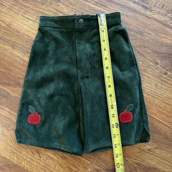 Green Lederhosen Shorts with Apple Design - Picture 6 of 8
